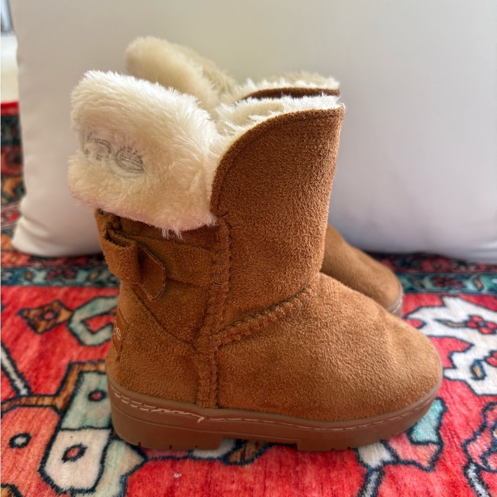Bebe Toddler Brown Suede Fur-Lined Boots. Size 7